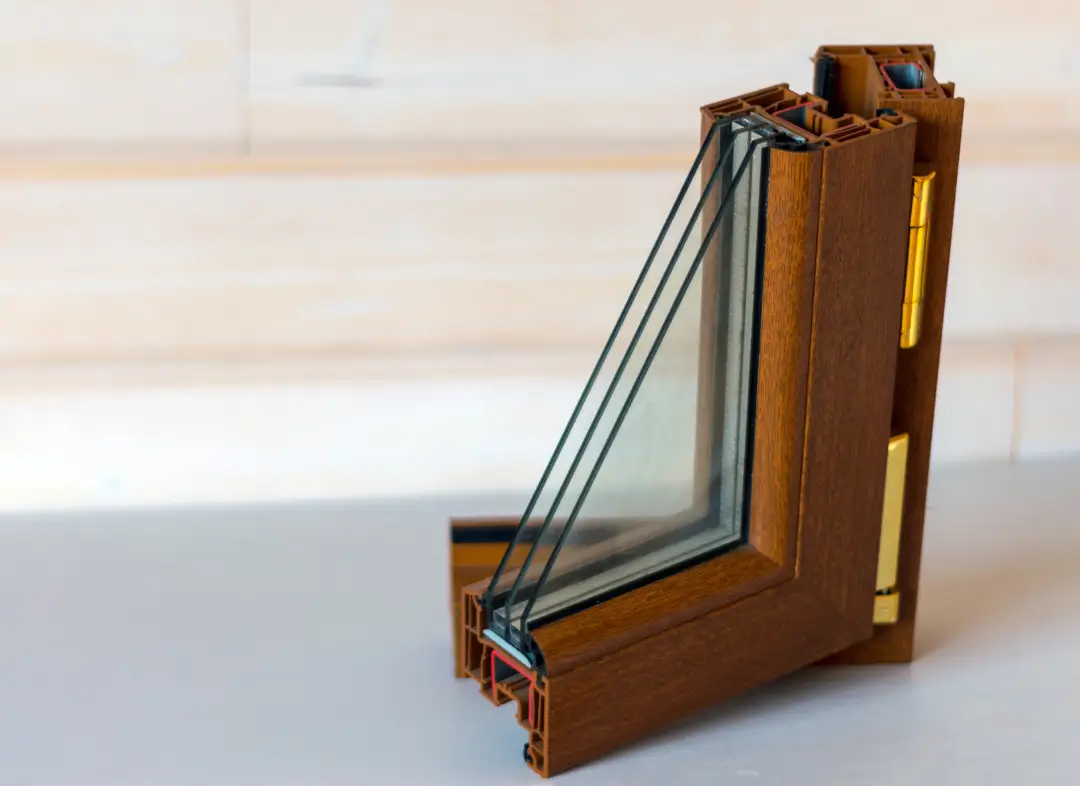 Installation de fenêtre en bois sur mesure Lentilly